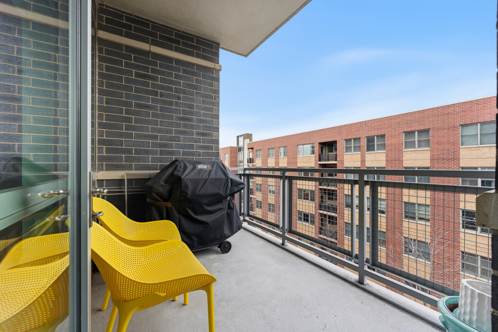 845 N Kingsbury Street Unit: 614