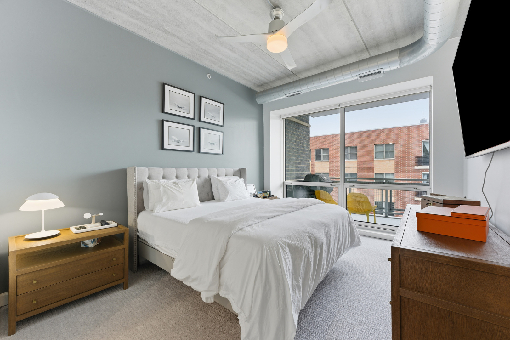 845 N Kingsbury Street Unit: 614