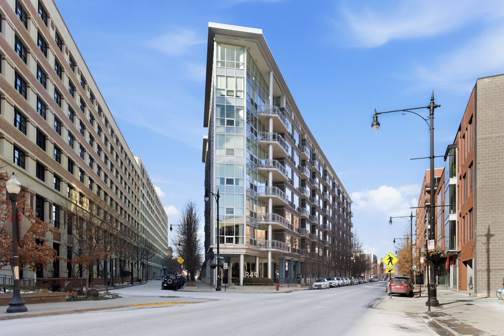 845 N Kingsbury Street Unit: 614