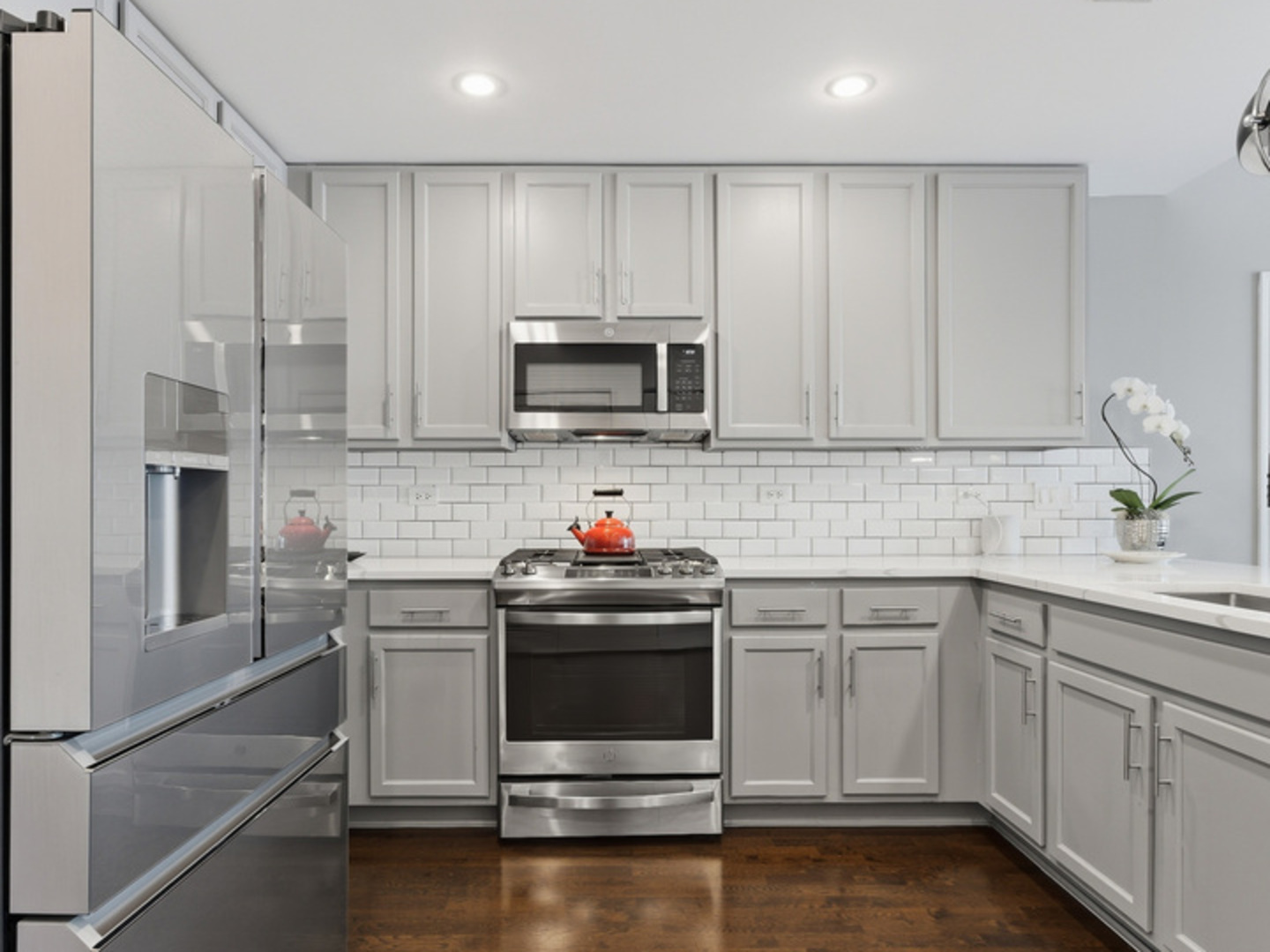 845 N Kingsbury Street Unit: 614