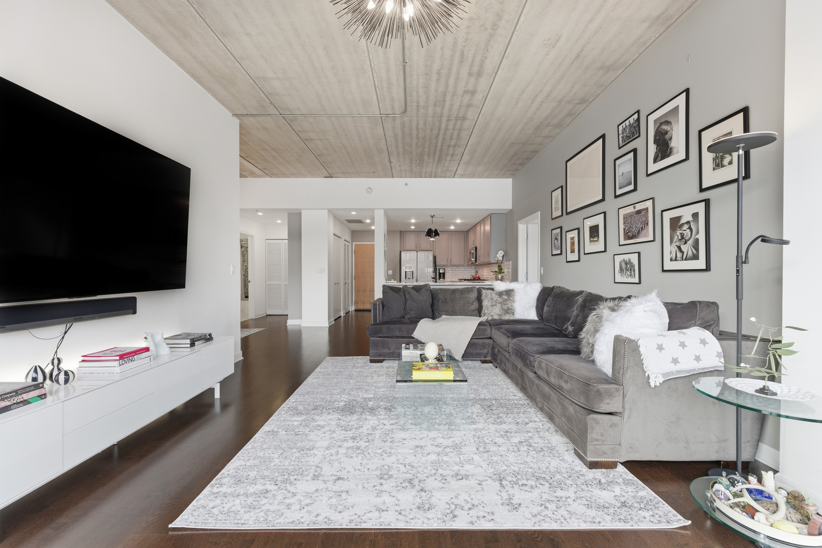 845 N Kingsbury Street Unit: 614