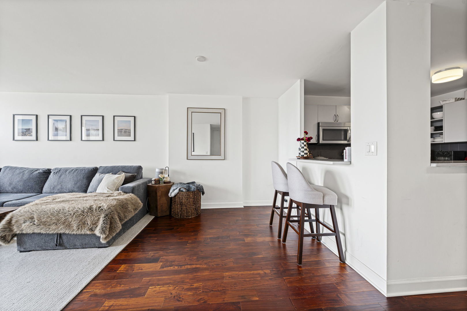 1660 N La Salle Drive Unit: 609