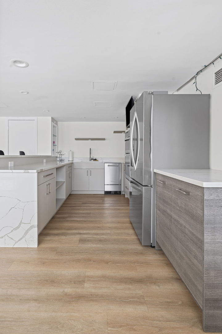 1660 N La Salle Drive Unit: 609