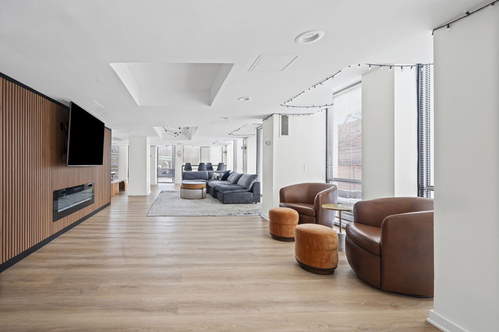 1660 N La Salle Drive Unit: 609