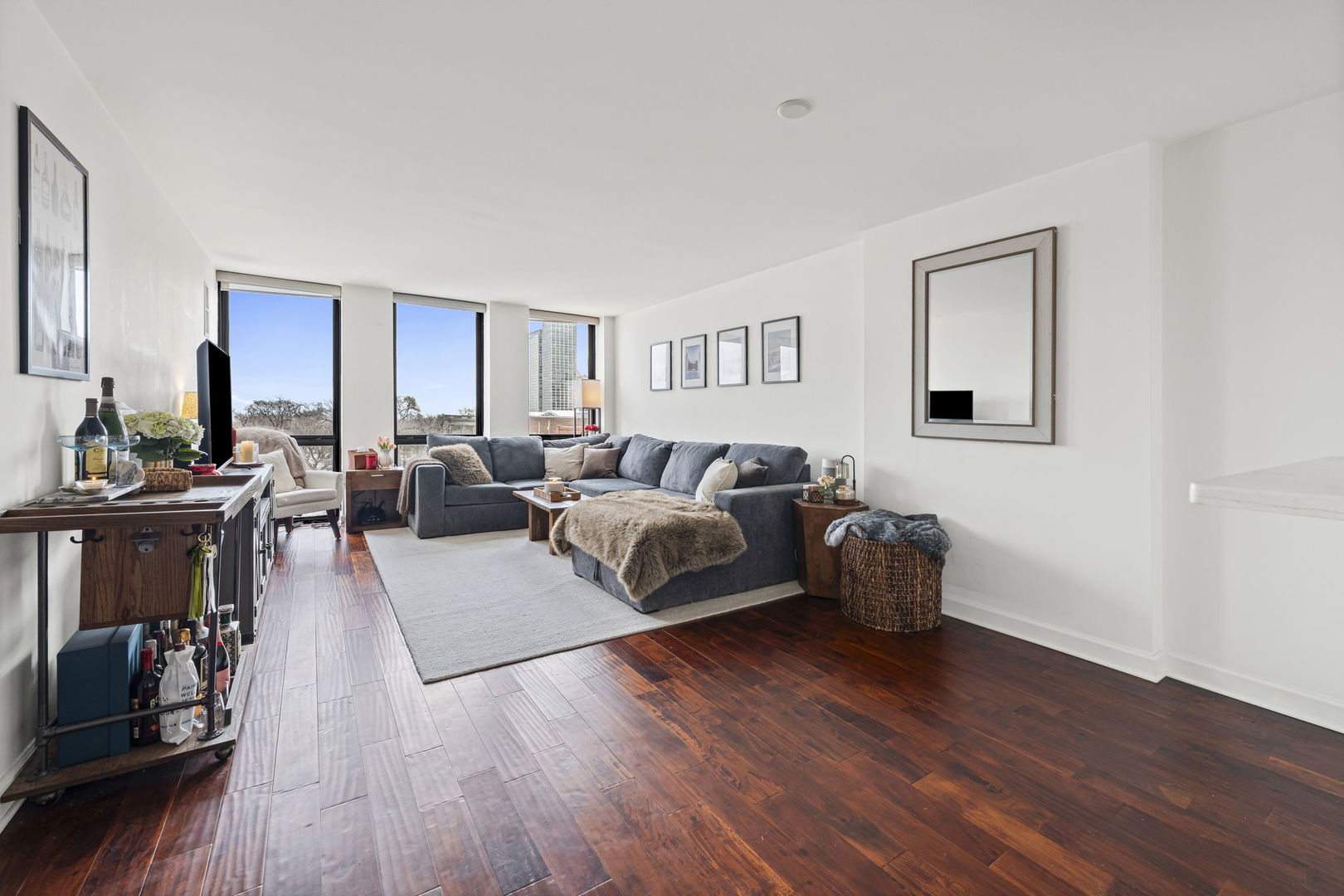 1660 N La Salle Drive Unit: 609