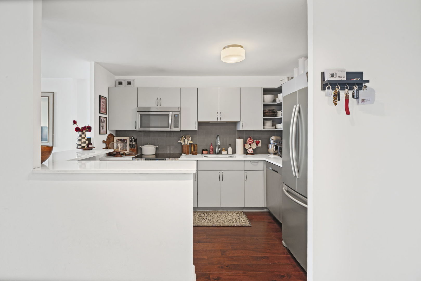 1660 N La Salle Drive Unit: 609