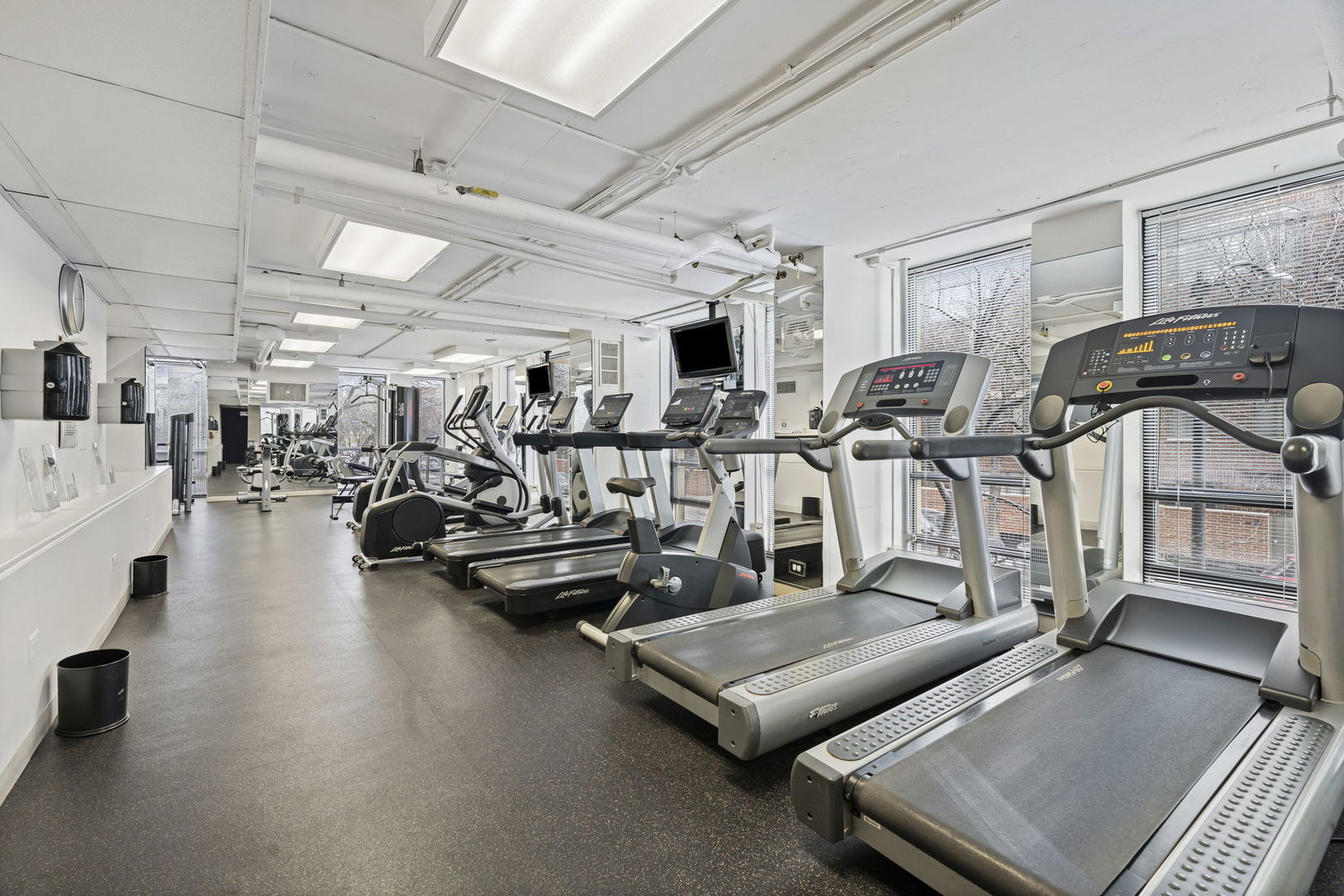 1660 N La Salle Drive Unit: 609