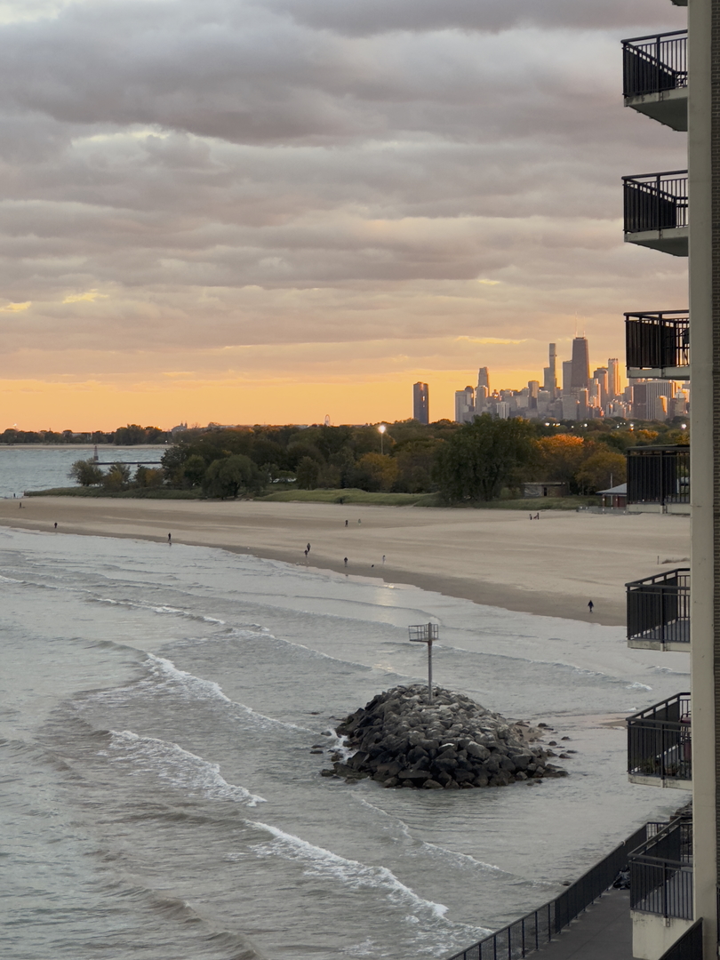 6033 N Sheridan Road Unit: 7C