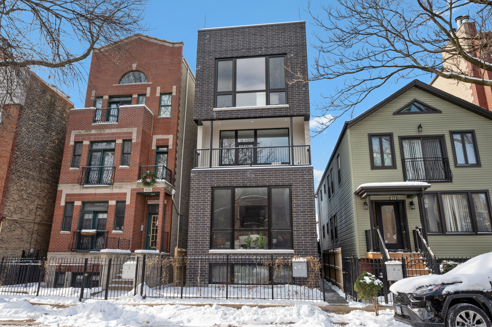 910 N Wood Street Unit: 2