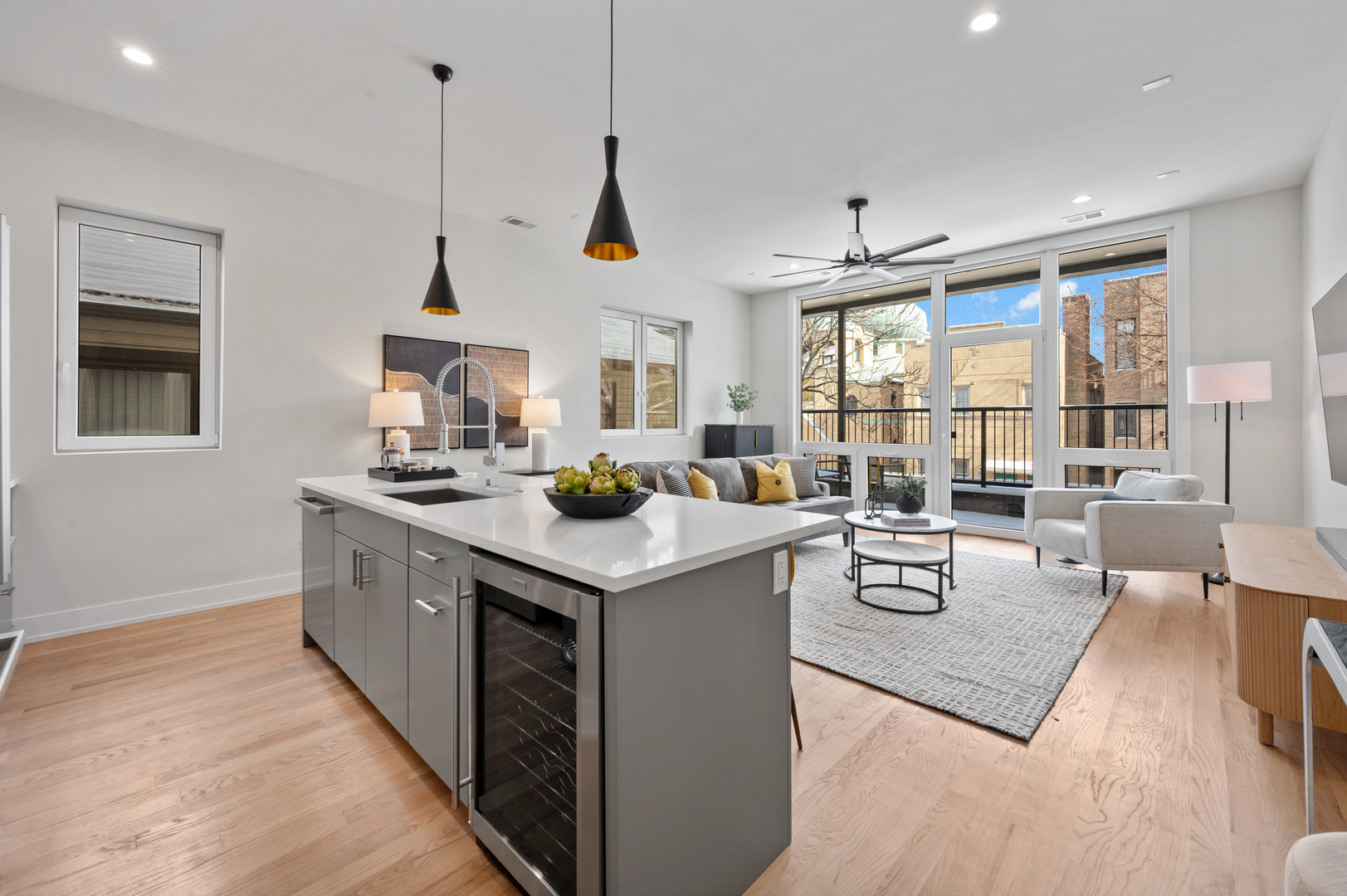 910 N Wood Street Unit: 2