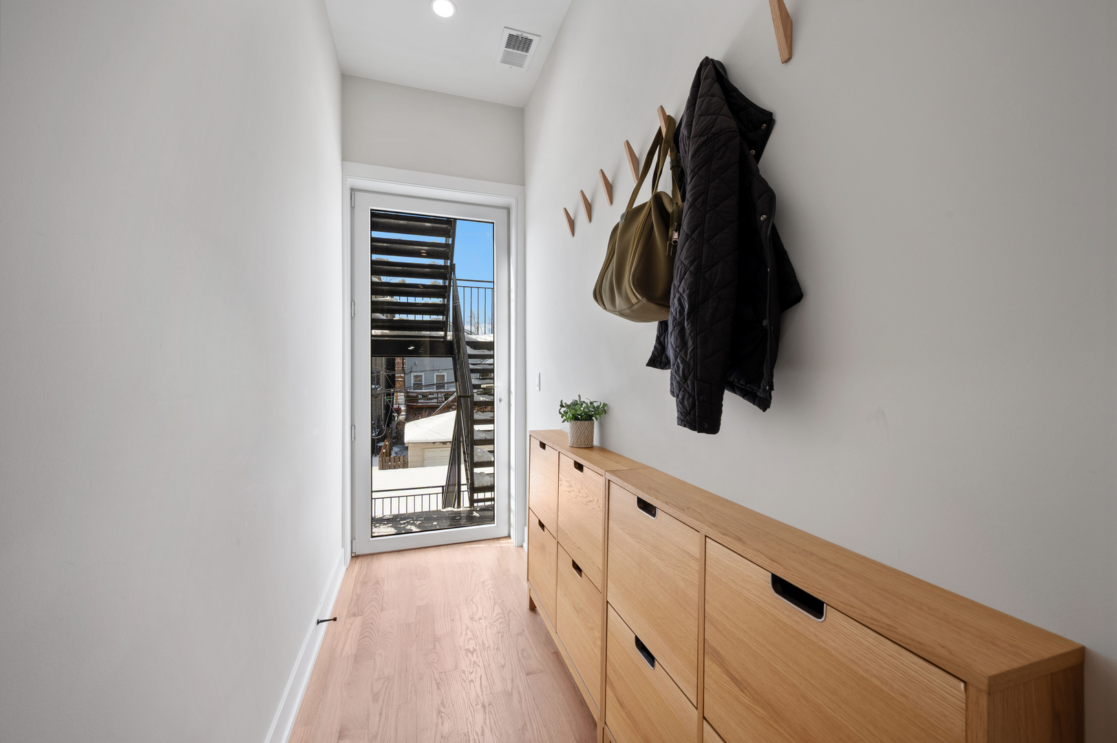 910 N Wood Street Unit: 2