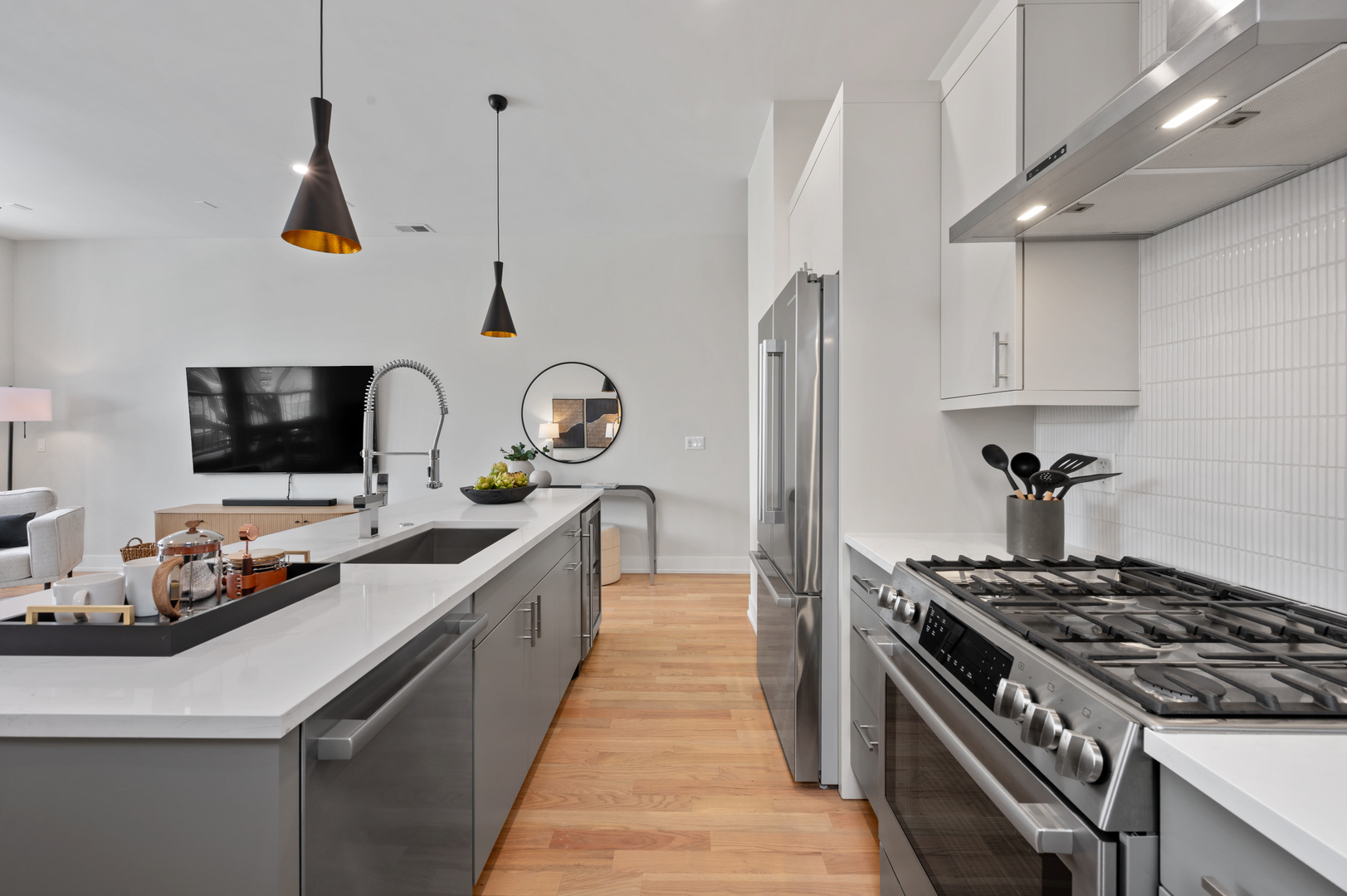 910 N Wood Street Unit: 2