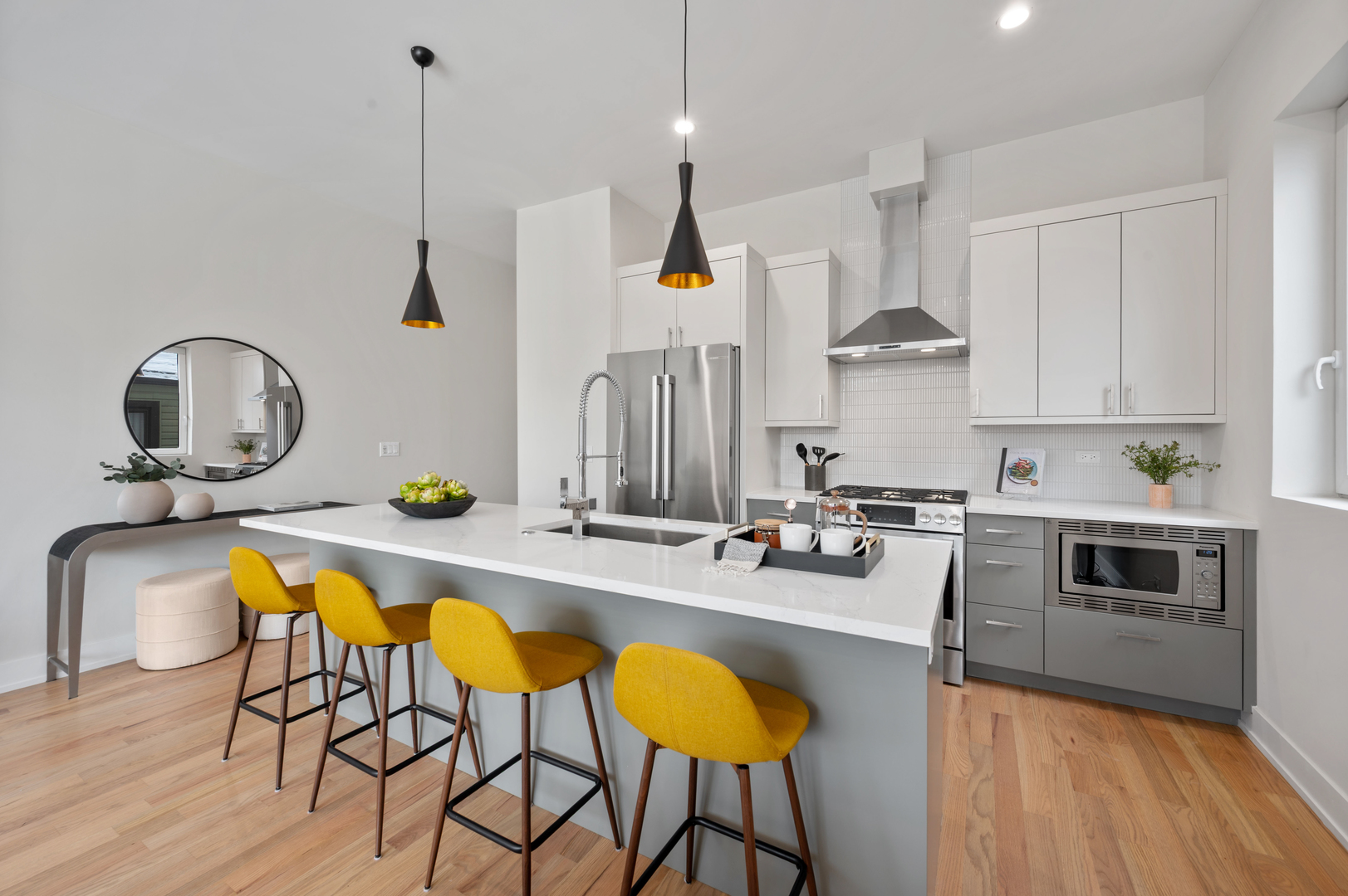 910 N Wood Street Unit: 2