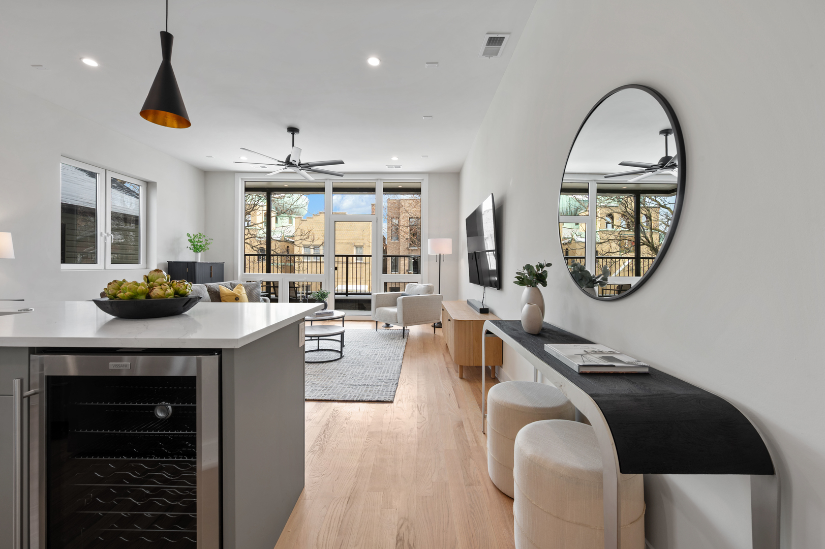 910 N Wood Street Unit: 2