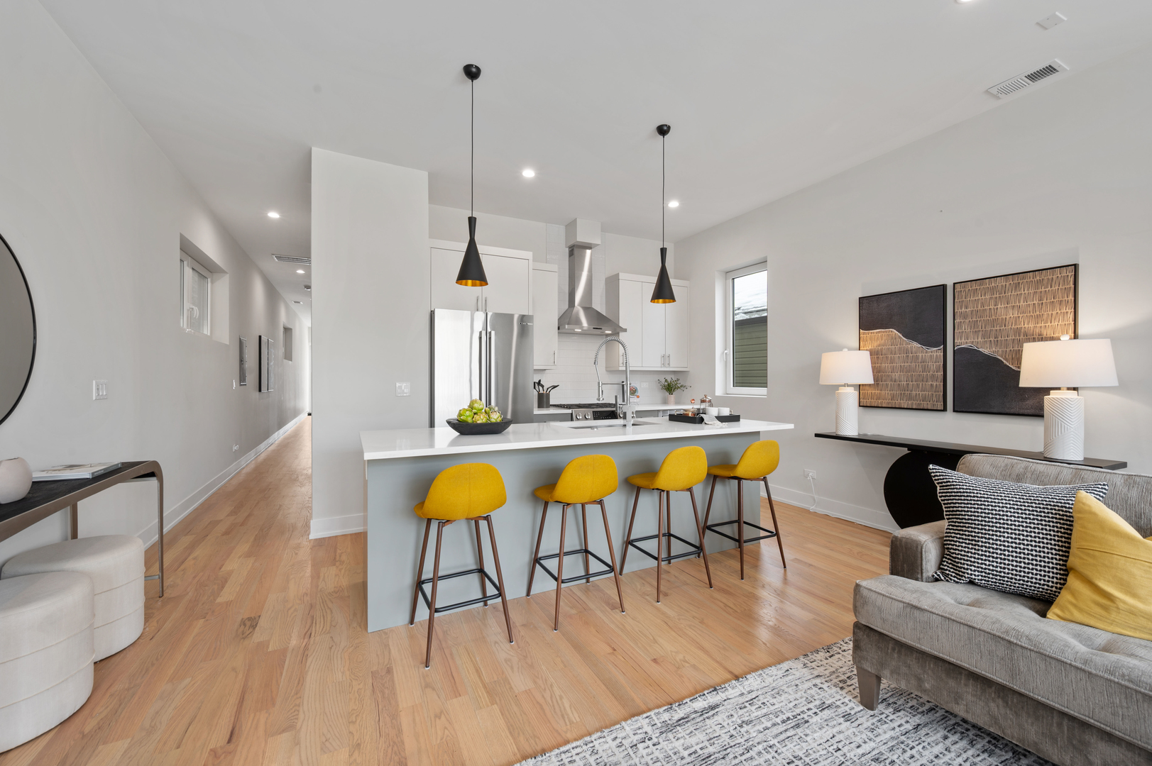 910 N Wood Street Unit: 2