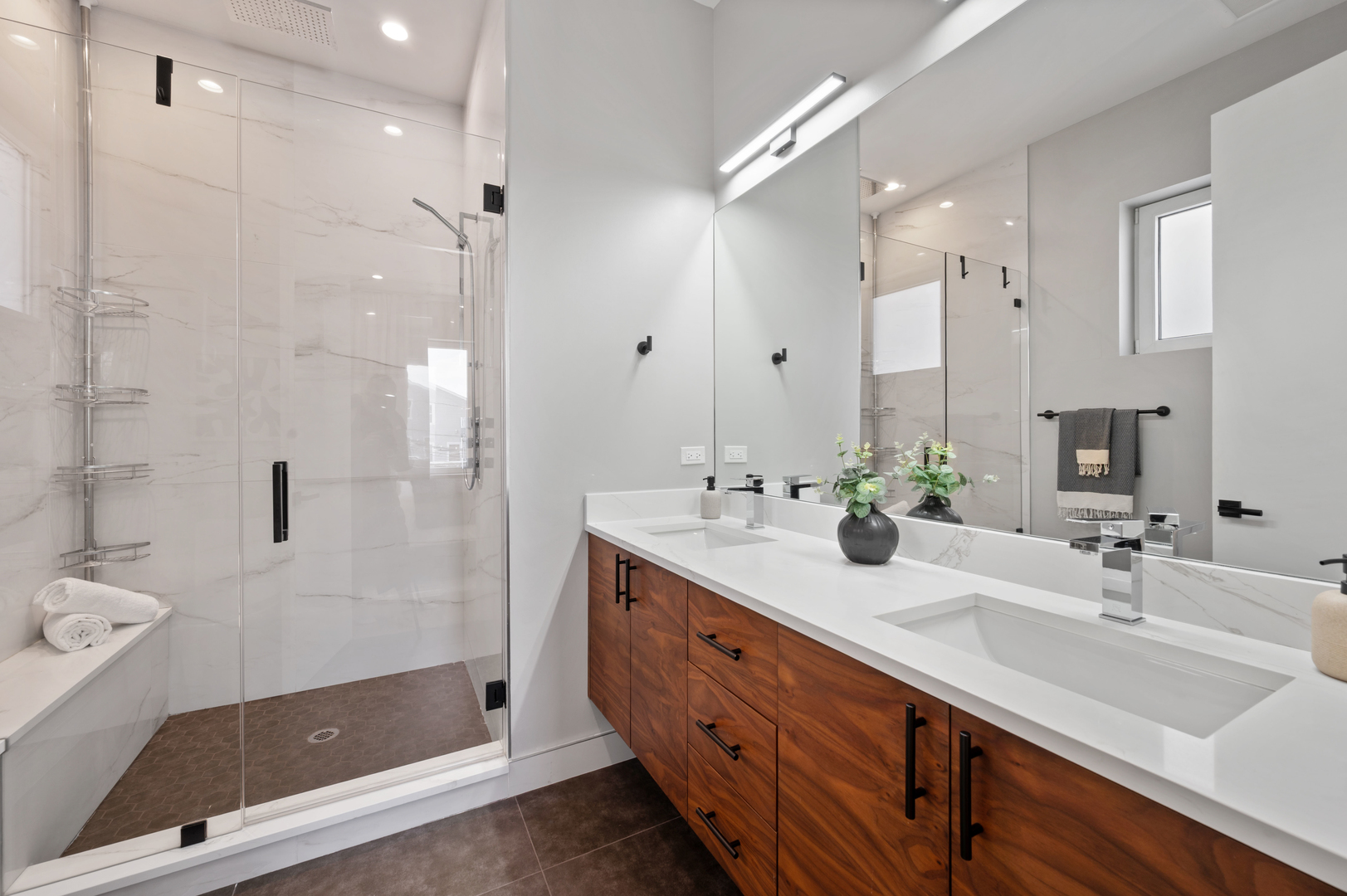 910 N Wood Street Unit: 2