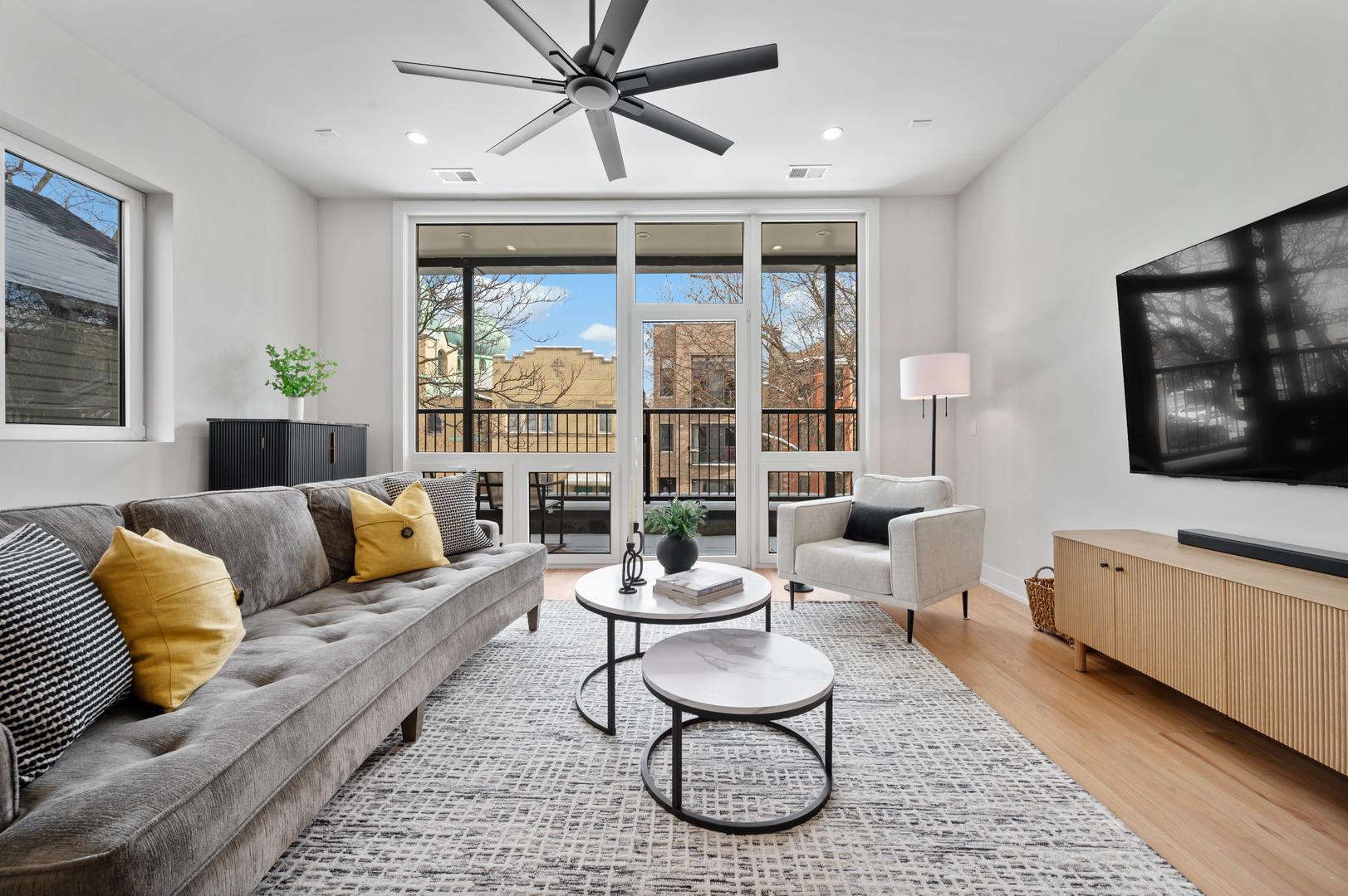 910 N Wood Street Unit: 2