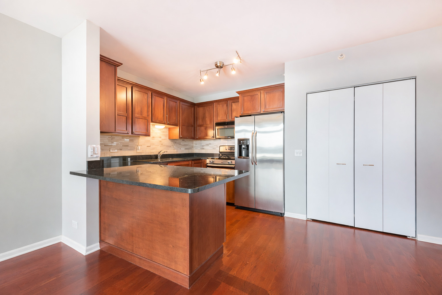 125 S Jefferson Street Unit: 1810