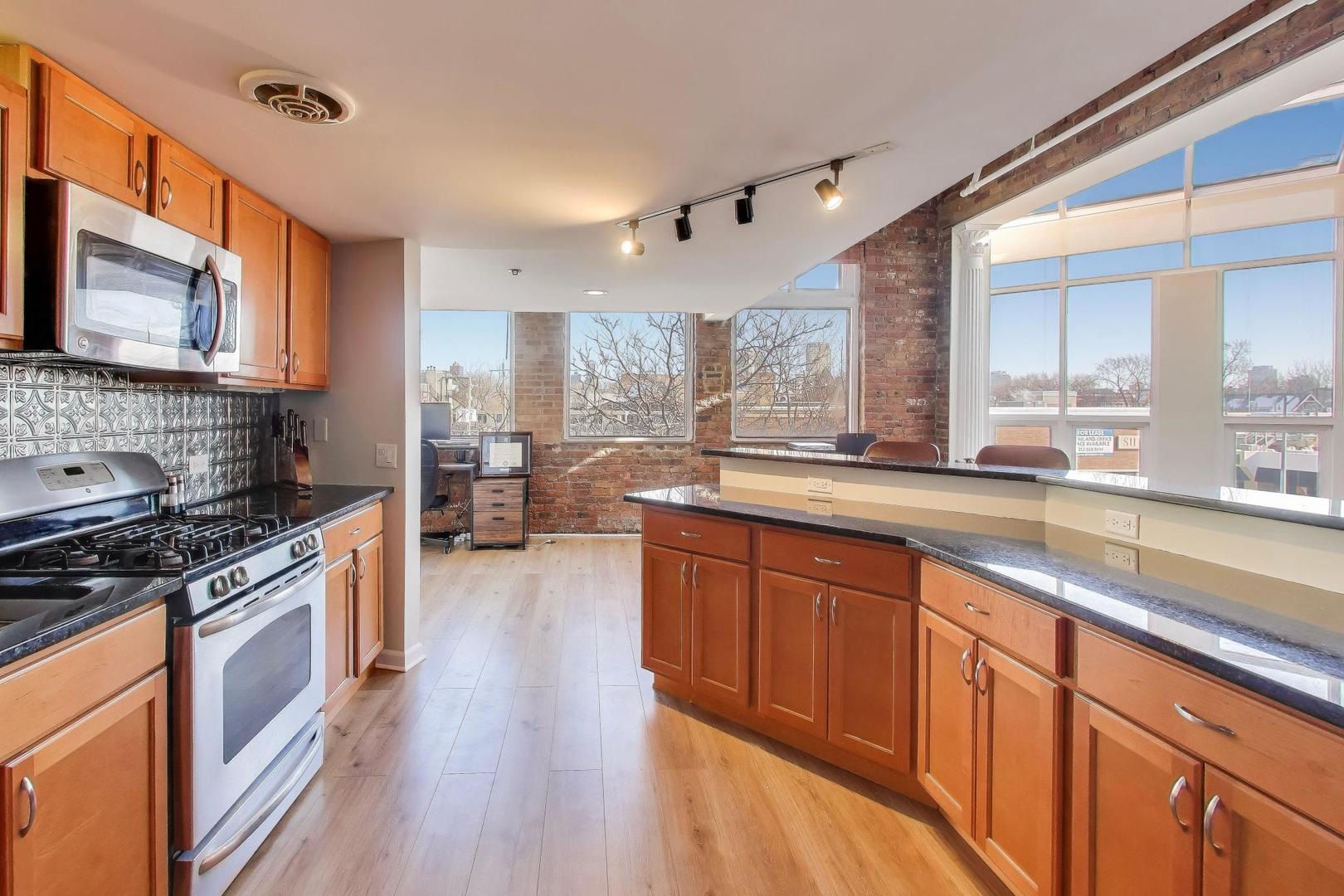 1000 W Diversey Parkway Unit: 3D