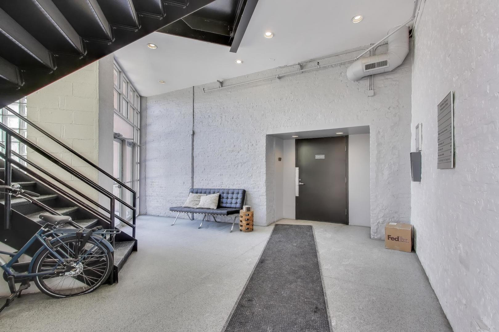 1000 W Diversey Parkway Unit: 3D