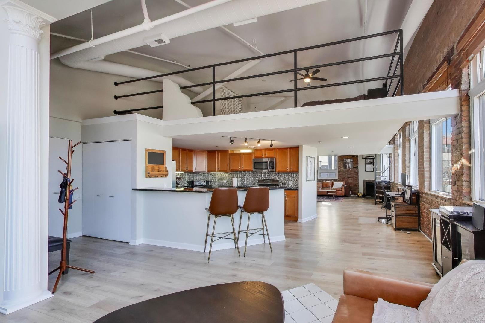 1000 W Diversey Parkway Unit: 3D