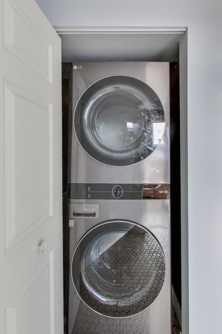 1000 W Diversey Parkway Unit: 3D