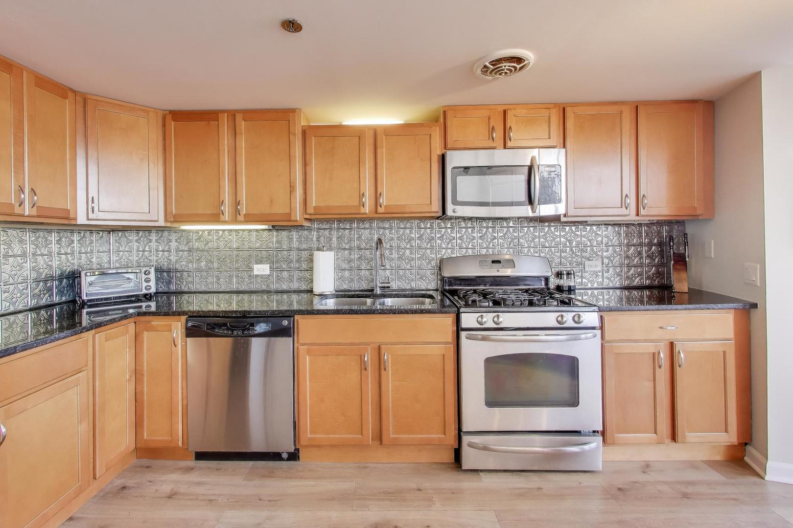 1000 W Diversey Parkway Unit: 3D