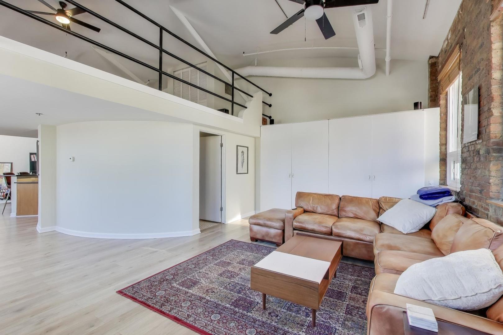 1000 W Diversey Parkway Unit: 3D