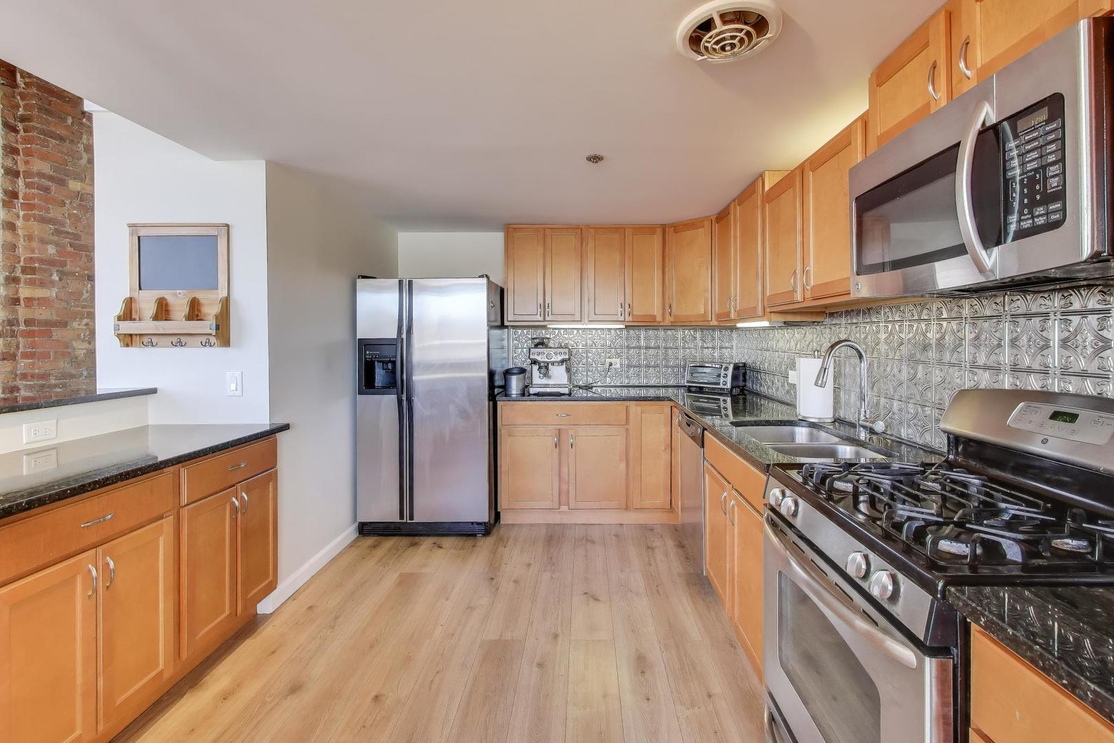 1000 W Diversey Parkway Unit: 3D