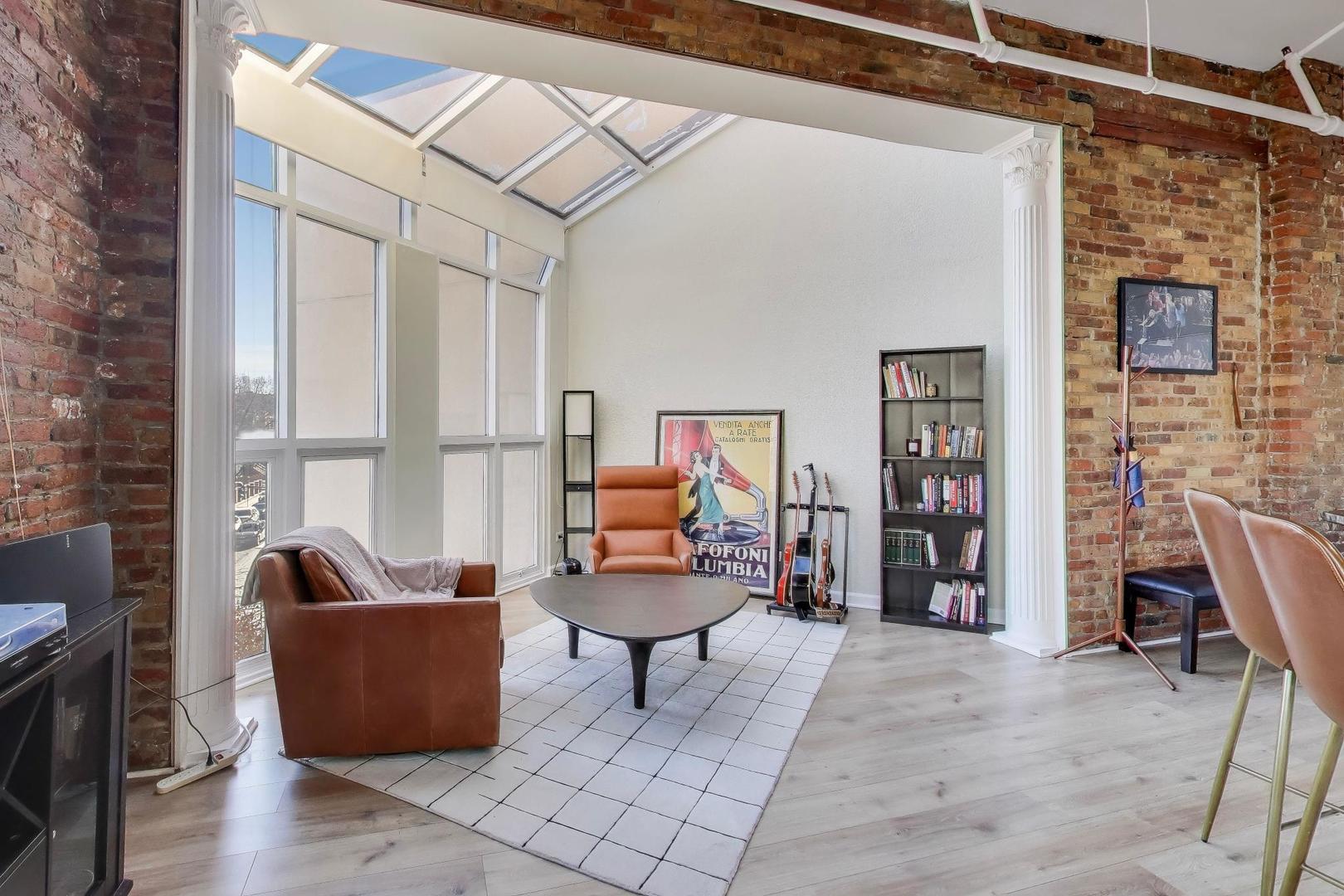 1000 W Diversey Parkway Unit: 3D