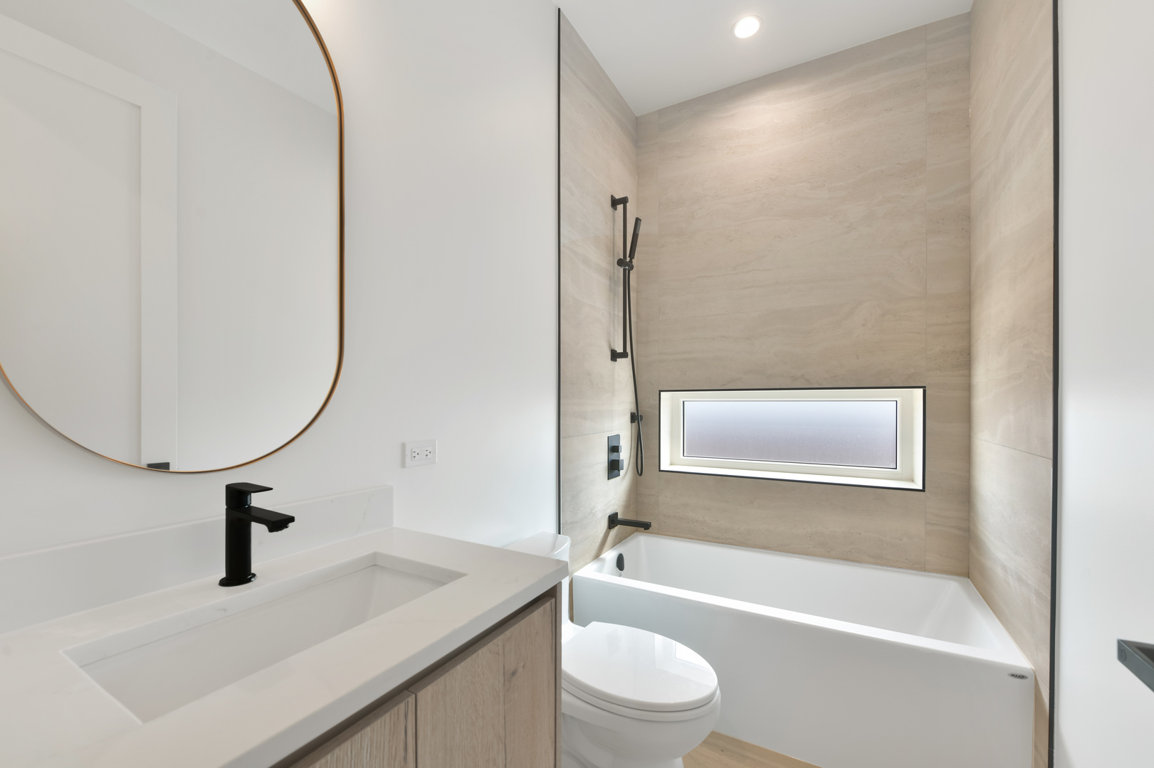 2147 W Adams Street Unit: 3S