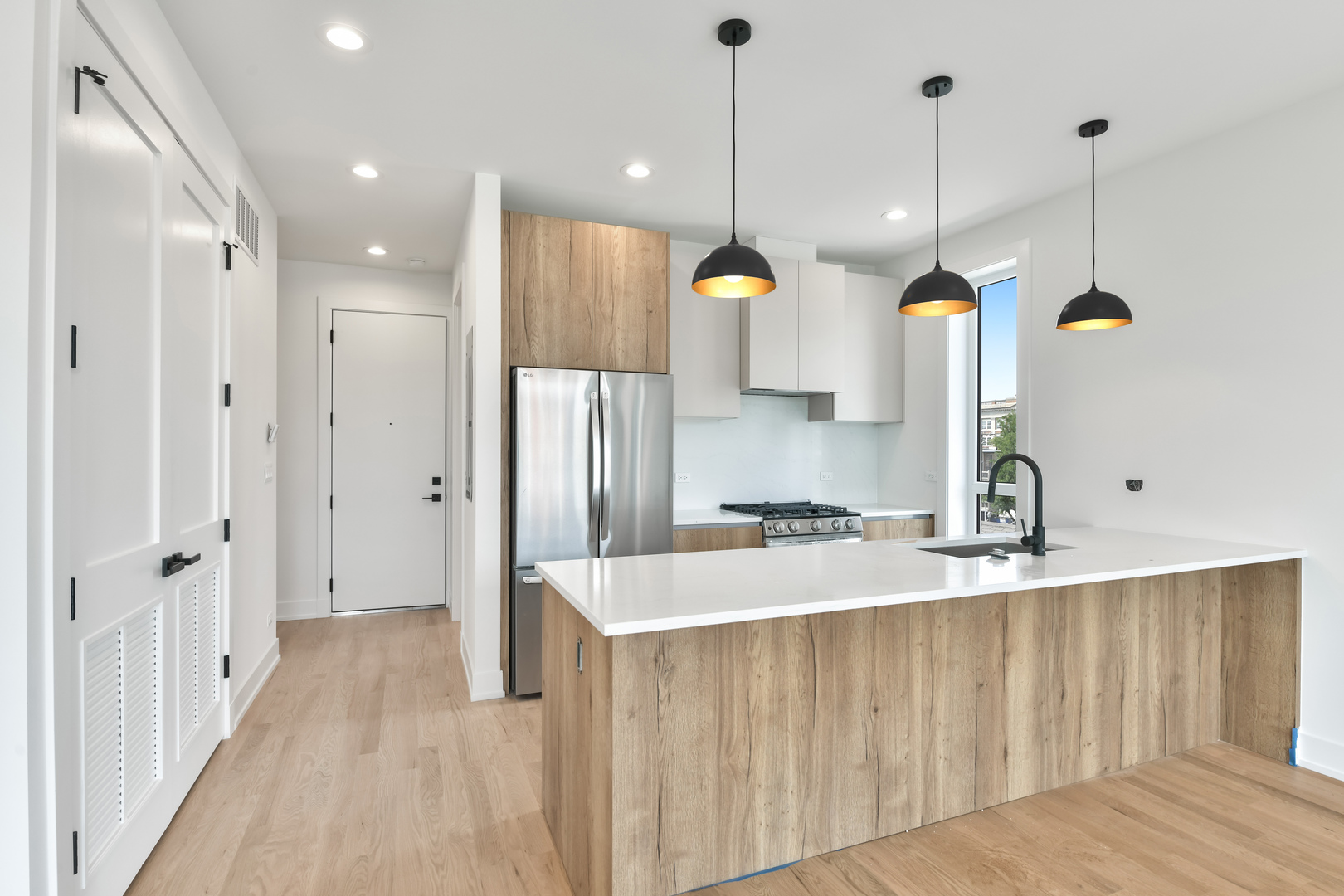 2147 W Adams Street Unit: 3S