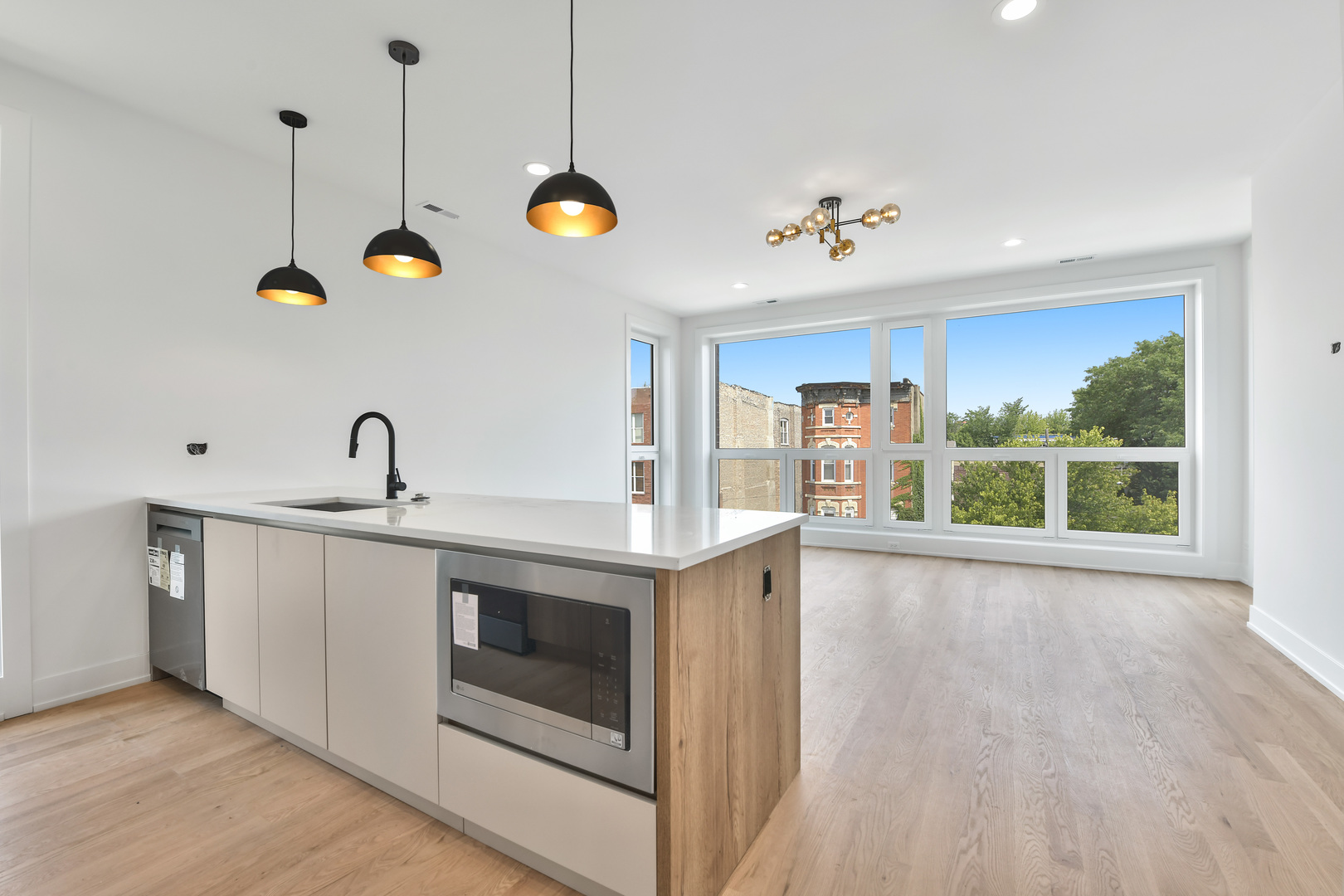 2147 W Adams Street Unit: 3S