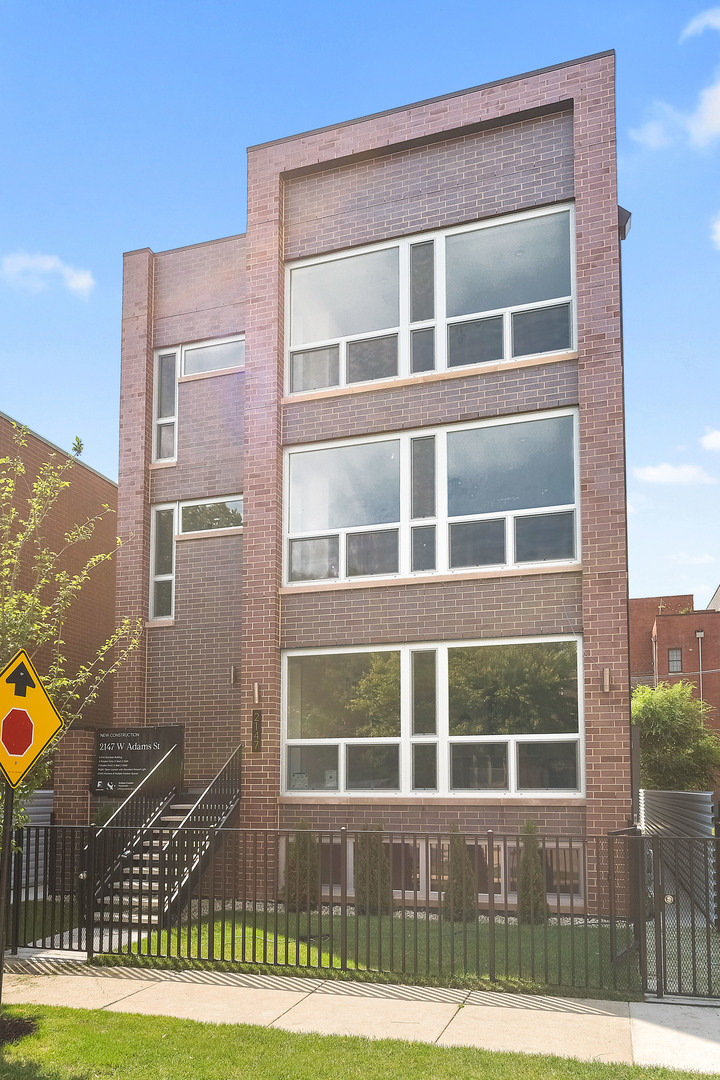 2147 W Adams Street Unit: 3S