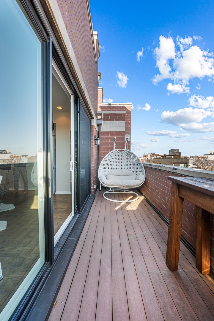 956 N Wood Street Unit: PH