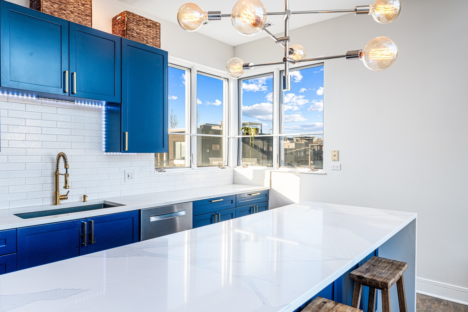 956 N Wood Street Unit: PH