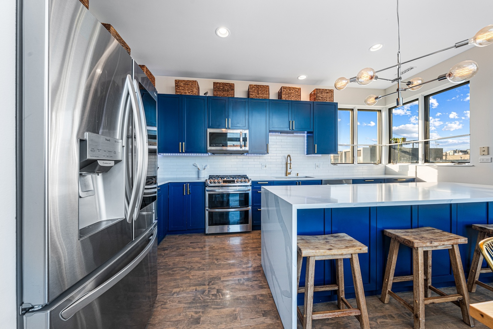 956 N Wood Street Unit: PH