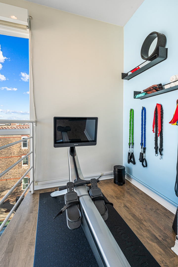 956 N Wood Street Unit: PH