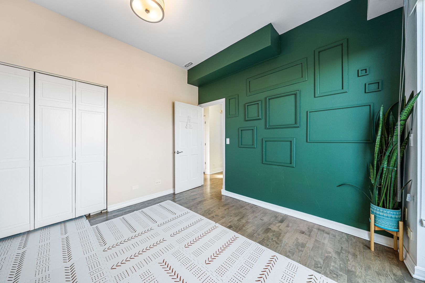 956 N Wood Street Unit: PH