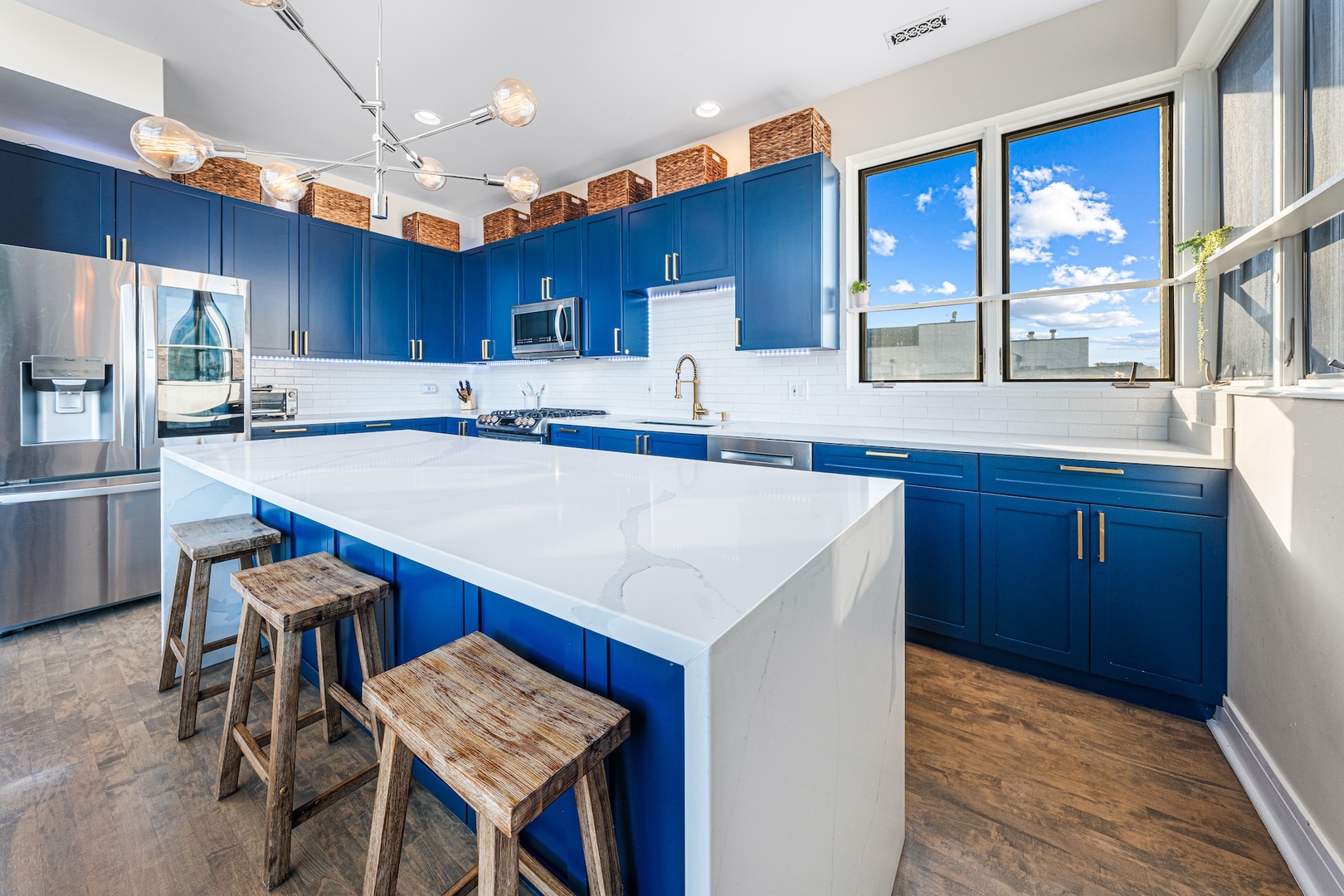 956 N Wood Street Unit: PH