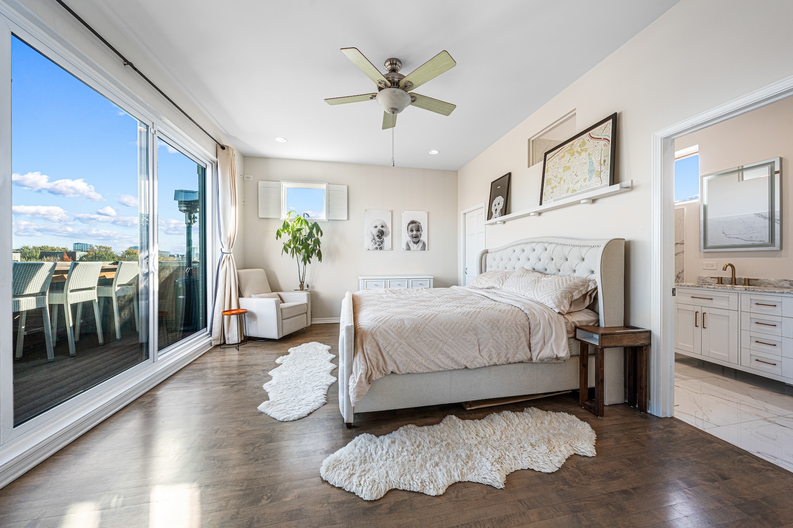 956 N Wood Street Unit: PH