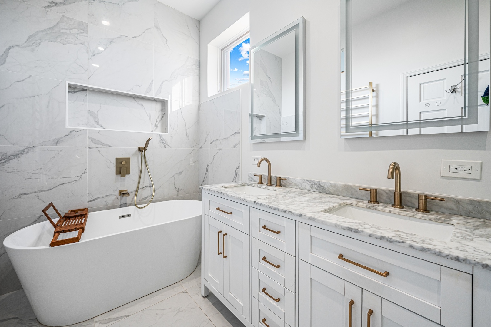 956 N Wood Street Unit: PH