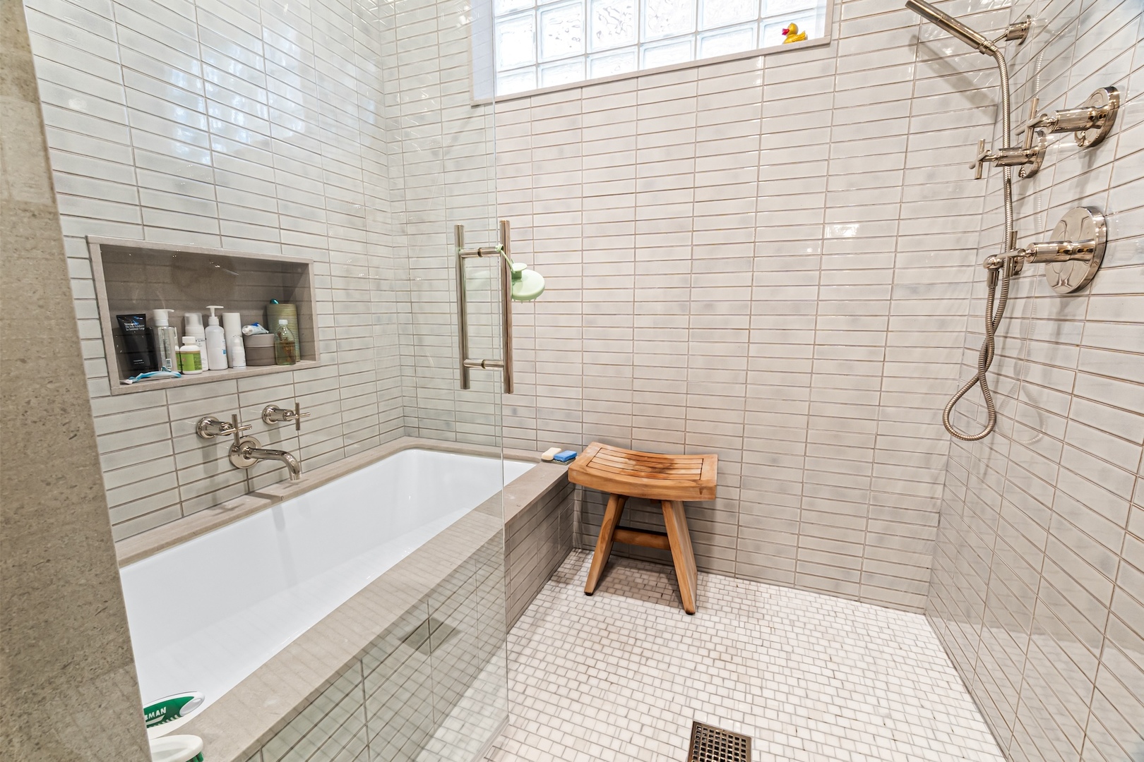 820 W Buckingham Place Unit: 1