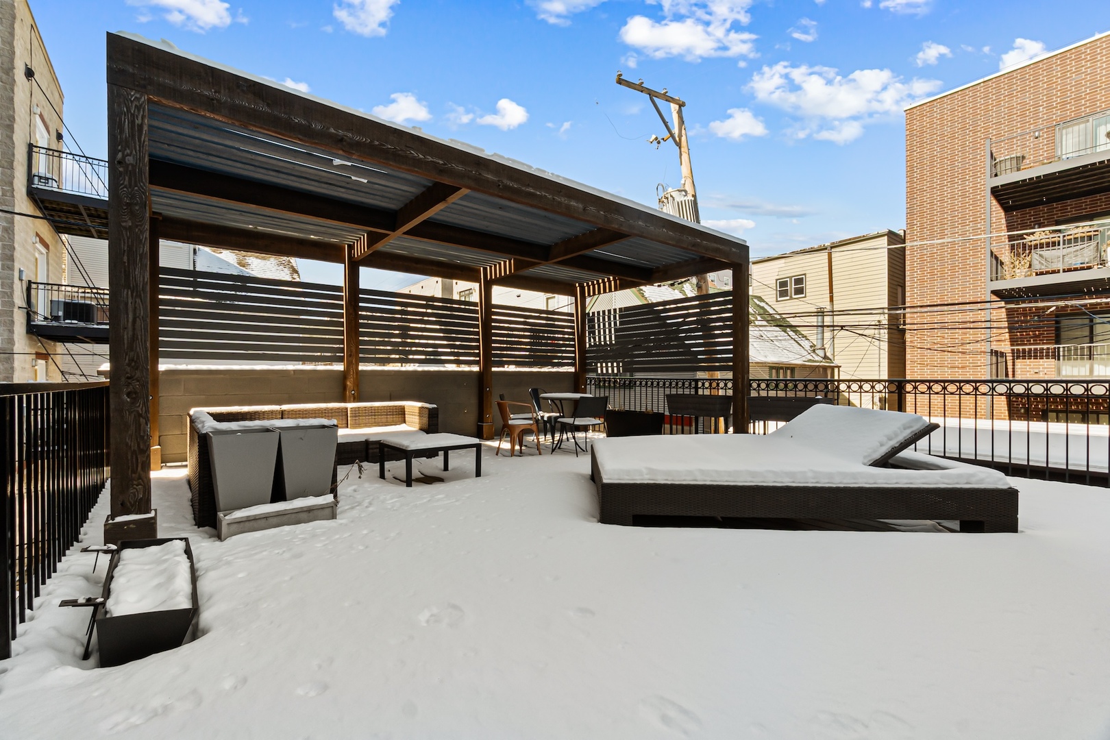 820 W Buckingham Place Unit: 1