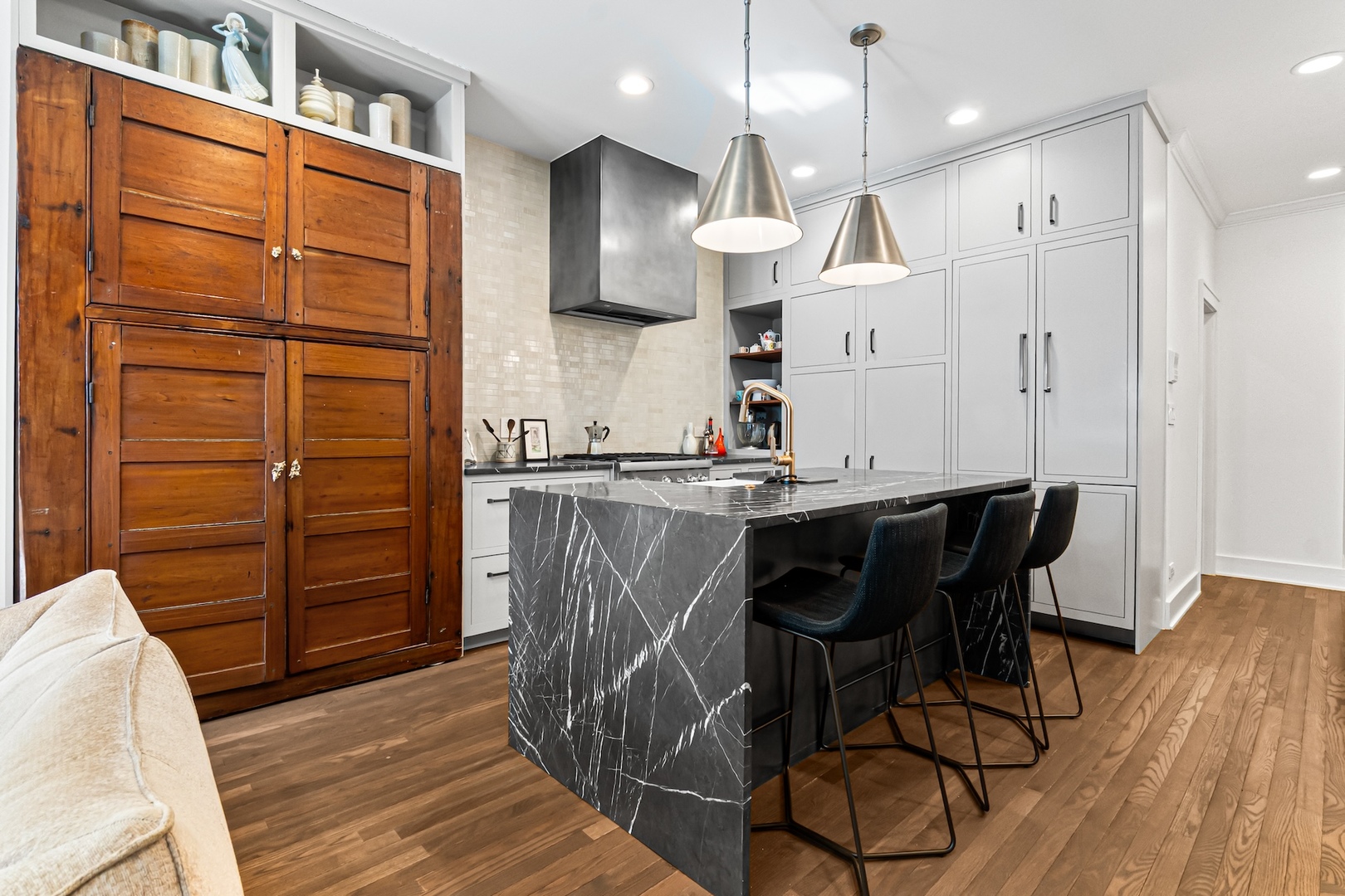 820 W Buckingham Place Unit: 1