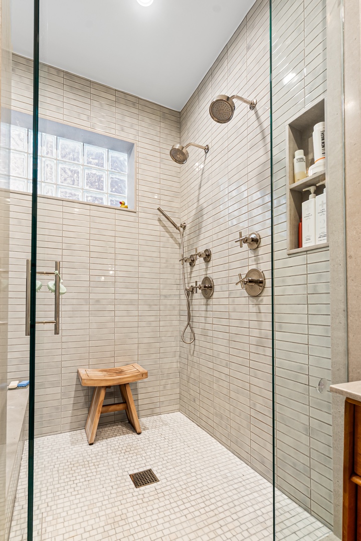 820 W Buckingham Place Unit: 1