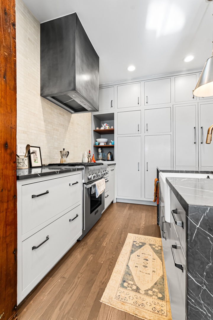 820 W Buckingham Place Unit: 1