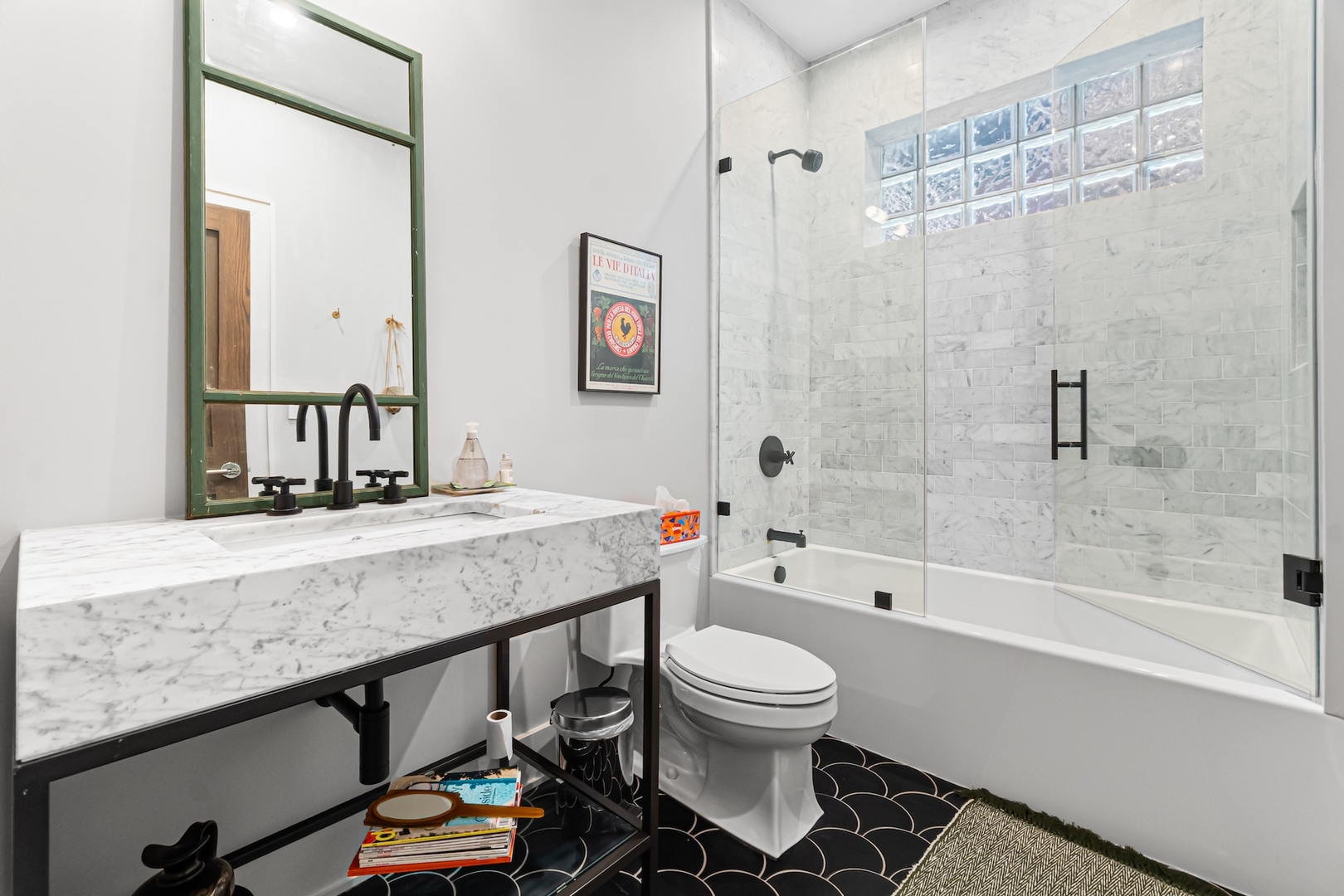 820 W Buckingham Place Unit: 1