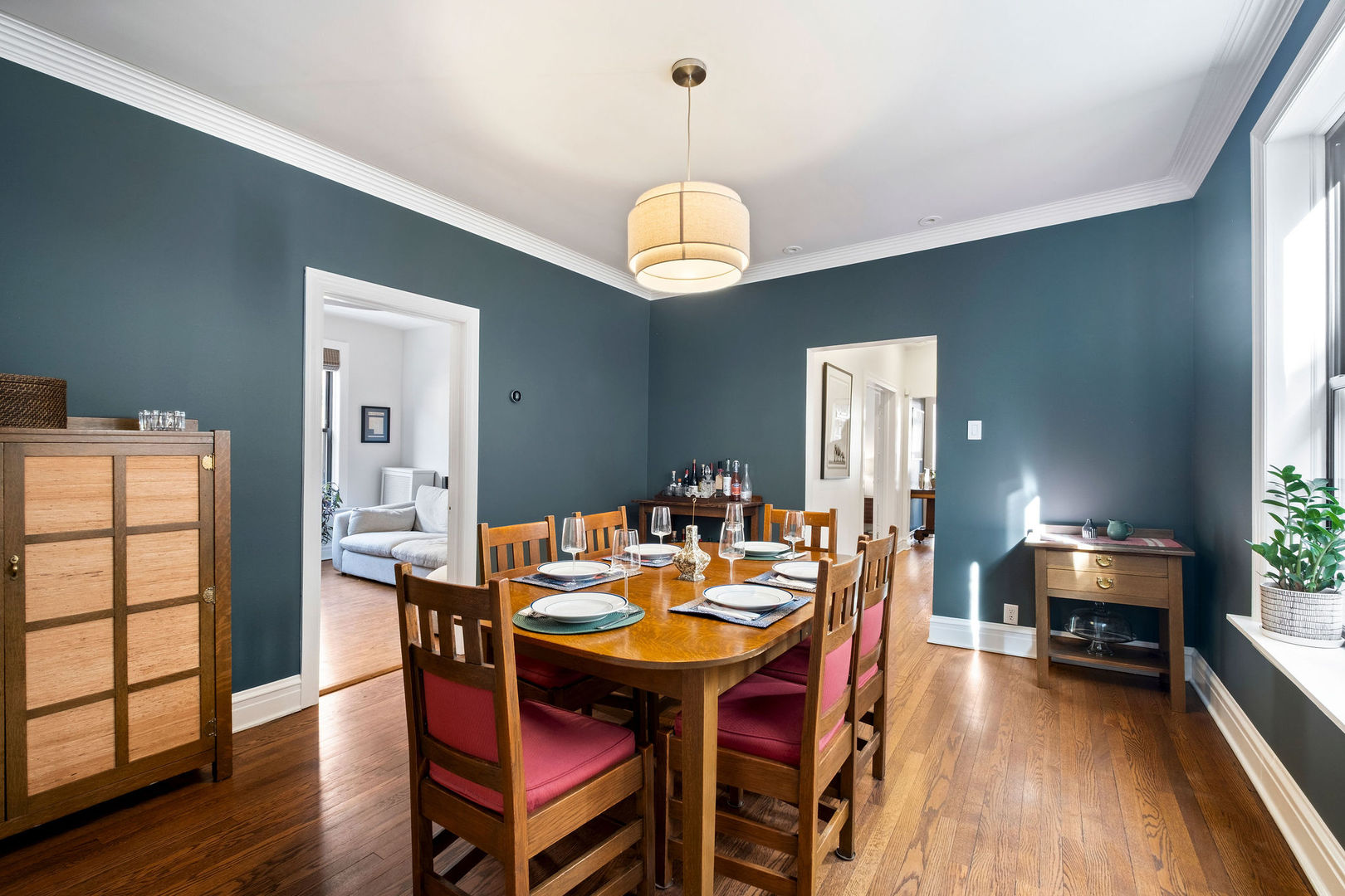 537 W Roscoe Street Unit: 2