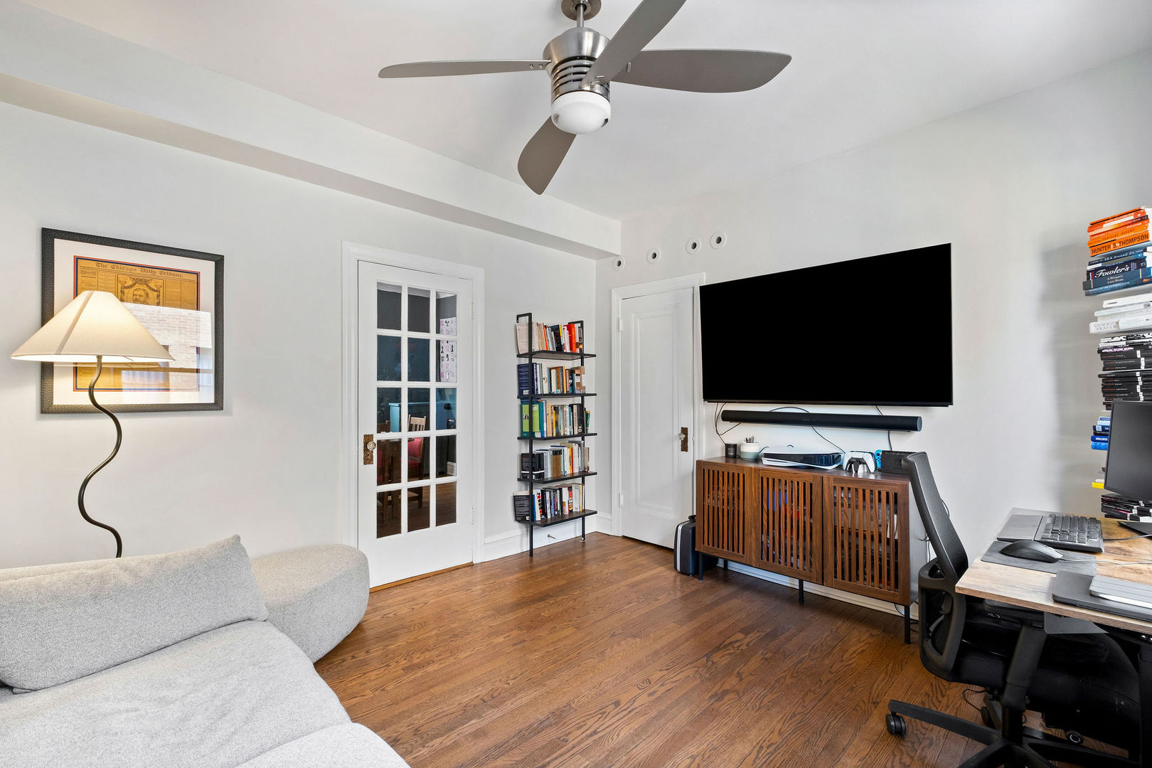 537 W Roscoe Street Unit: 2